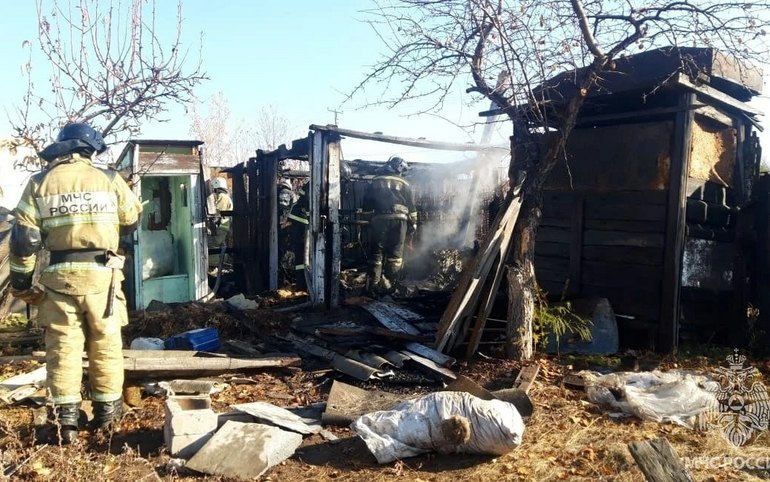 Из-за тлеющей золы и ветра горели надворные постройки в Бограде и сено в Белом Яре