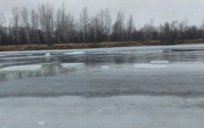 7-летний мальчик провалился под лед, и его унесло течением в Минусинском районе