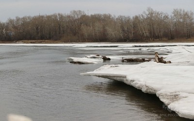 Толщина льда на водоемах Хакасии пока сохраняется, но прочность падает с каждым днем
