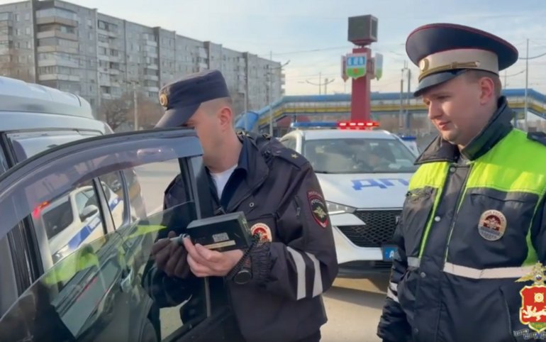 За день рейдов по тонировке в Хакасии выявили больше 100 нарушений