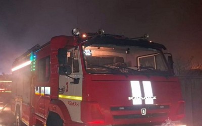 Пожар в детском саду в Сорске тушили спасатели. Эвакуировались 16 взрослых и 50 детей