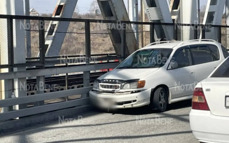 Подробности ДТП на старом мосту через Енисей, собравшего затор на выезде из Хакасии