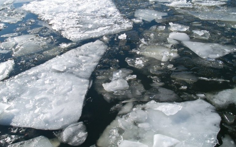 Остатки льда на водоемах Хакасии смертельно опасны, предупреждают в МЧС