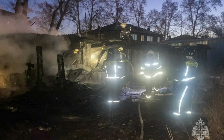 Восемь электроопор горели недалеко от Новороссийского