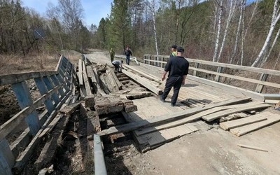 ЧП в Богословке: рухнул один из мостов, ведущий в деревню