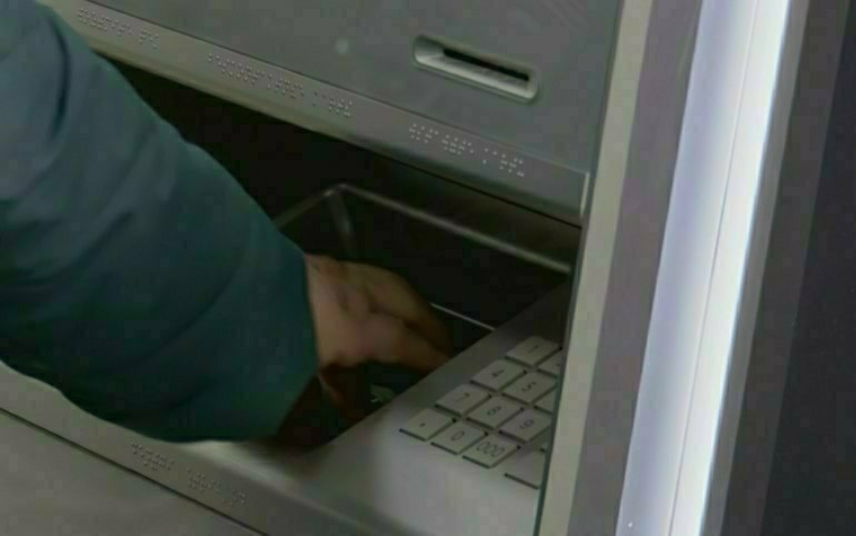 Абаканец уберег пенсионеров, едва не лишившихся 1,4 млн руб. 