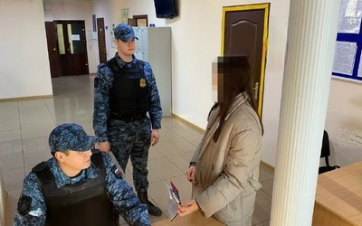 С наркотиком в паспорте пришла в суд 19-летняя девушка в Абакане