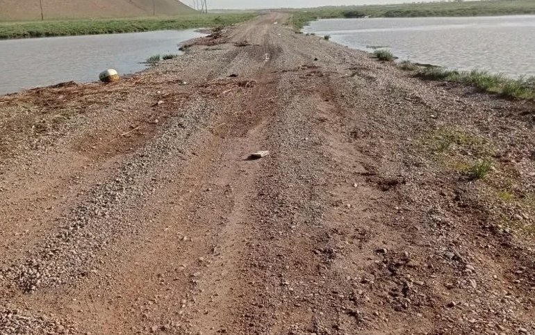 Вода отступила с дороги у а.Трояков