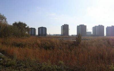 Брусчатка и освещение появятся в парке «Арбан»