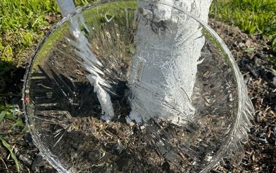 Как замёрзла вода в бочке у главы Абазы