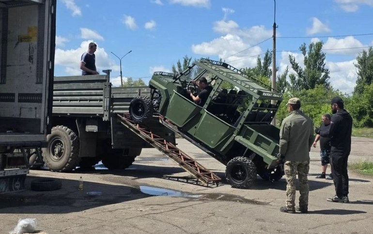 Новый гуманитарный груз из Абакана доставили бойцам