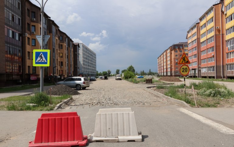 К асфальтированию проезда между домами Арбан, 16 и 18 приступят на этой неделе