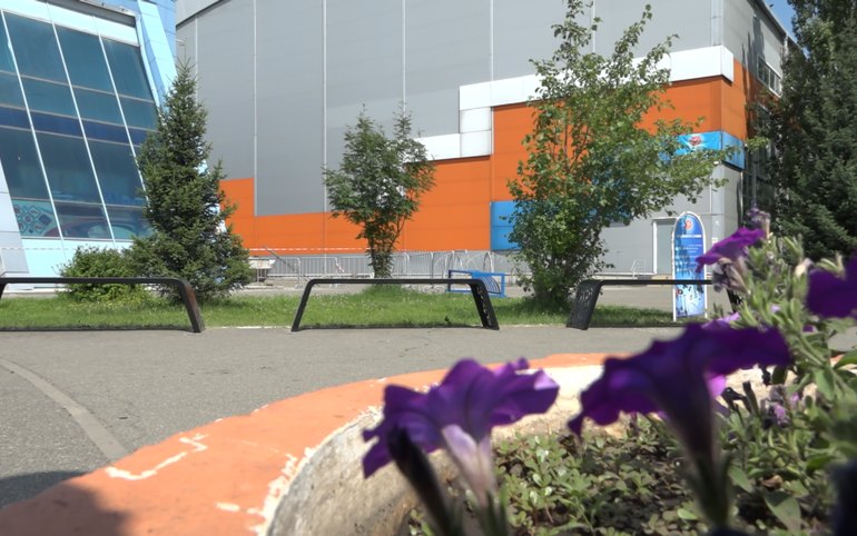 36 новых ажурных скамеек появились в зоне отдыха