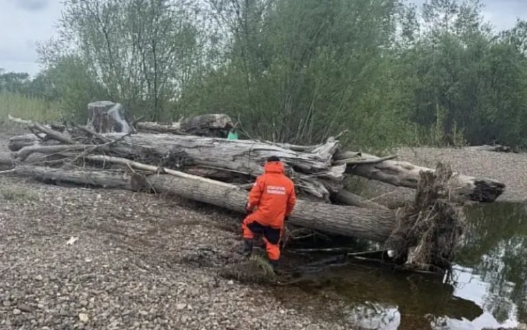 Мальчика, утонувшего месяц назад в Красноярском крае, по-прежнему ищут