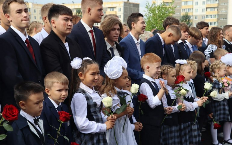 Больше 2 120 детей уже зачислили в первые классы в Абакане