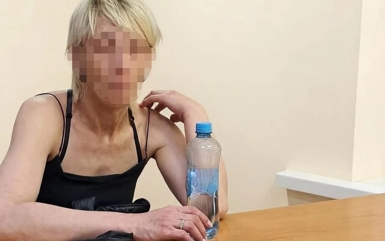 Алиментщица пряталась от приставов в шкафу в Абакане