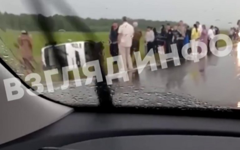 Автобус с детьми слетел в кювет в Минусинском районе