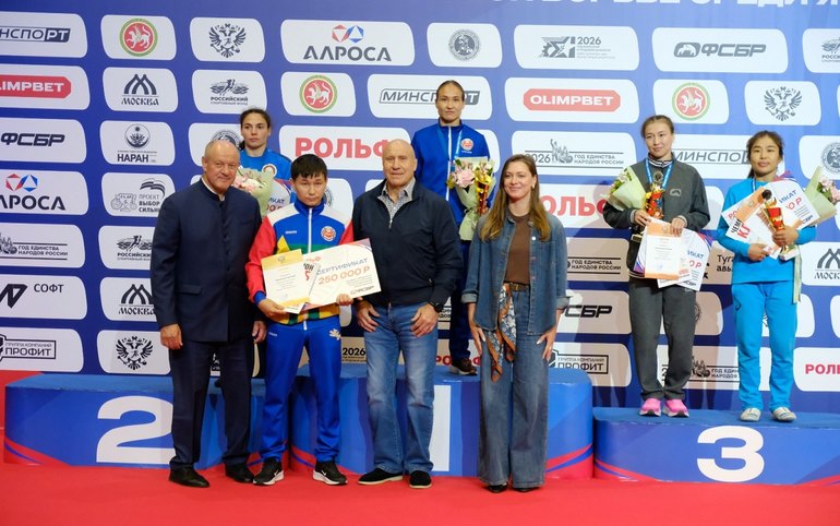 Спортсменки из Хакасии взяли золото и бронзу на Чемпионате России по вольной борьбе