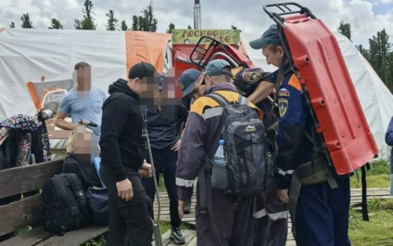 Молния попала в группу туристов в Ергаках
