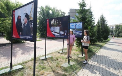 Традиция быть первым: в Саяногорске открылась фотовыставка к 20-летию Хакасского алюминиевого завода