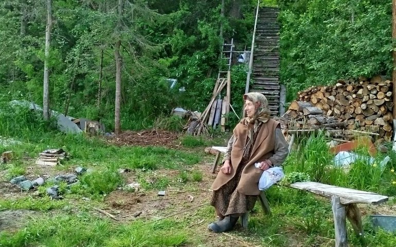 Агафья Лыкова чувствует себя хорошо и сейчас живет с помощником