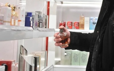 Стащил элитный парфюм на 55 тыс. руб. абаканец
