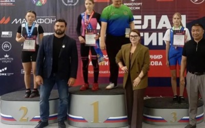 Алина Амзаракова из Хакасии взяла серебро на Всероссийском турнире по тяжелой атлетике