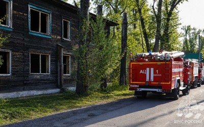 Расселенный барак на Ленина тушили в Абакане