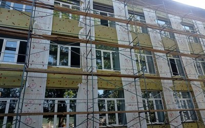 На капремонт школы-интерната в Таштыпе нужно добавить рабочих
