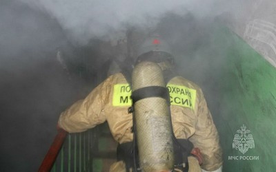 Пожарные эвакуировали жильцов из пятиэтажки в Абакане