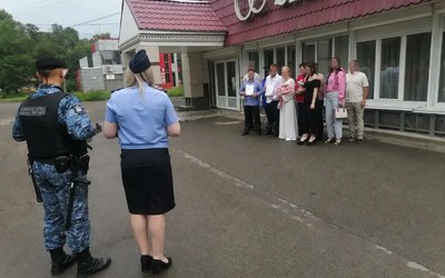 Алиментщика прямо на свадьбе накрыли приставы в Черногорске
