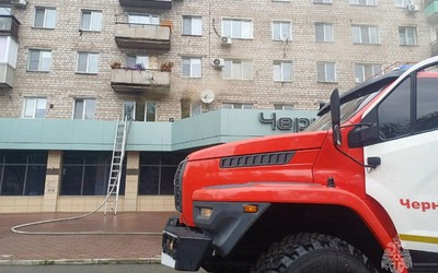 Квартиру тушили в Черногорске из-за замкнувшей розетки