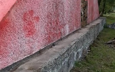 Монумент на Первом городском кладбище Абакана приводят в порядок