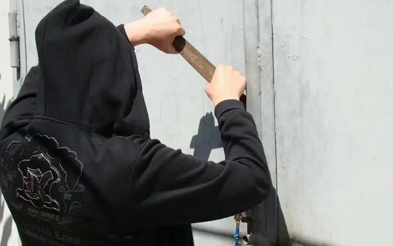В Хакасии 17-летний подросток воровал электроинструменты и продавал их в интернете