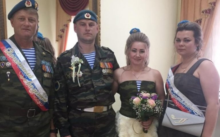 Молодожёны в Хакасии сыграли ВДВ-свадьбу