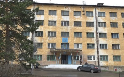 Сорское общежитие отключать от электричества не будут