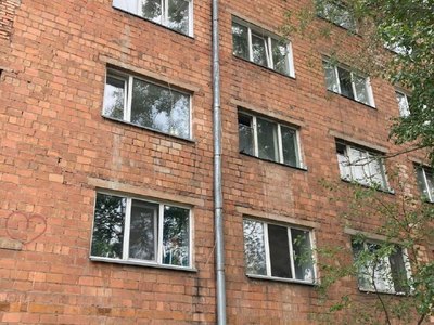 В Черногорске умер 2-летний мальчик. Он выпал из окна общежития 