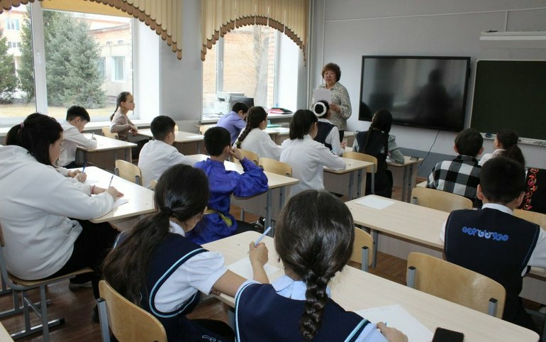 Экзамен по родному хакасскому языку выбрал для сдачи 121 девятиклассник