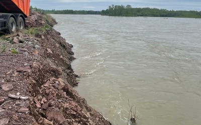 В аале Усть-Таштып Аскизского района возникла угроза подмыва дамбы
