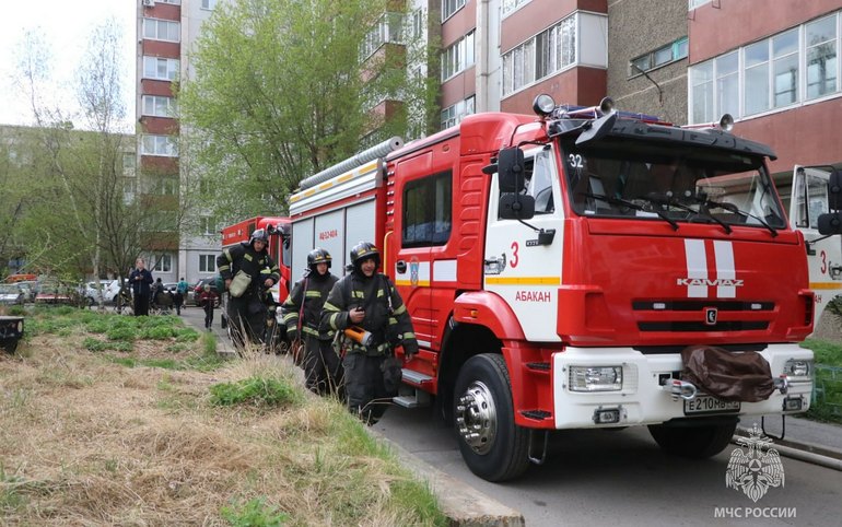 К пожару и потопу на Торосова, 18 в Абакане привело замыкание проводки