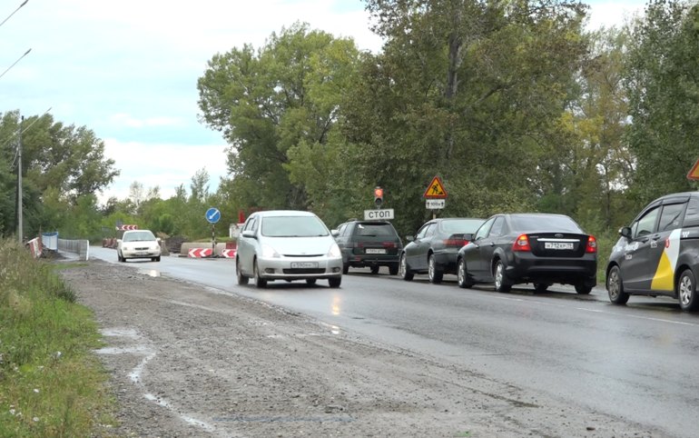 Ремонт моста через реку Ташеба продолжает собирать заторы