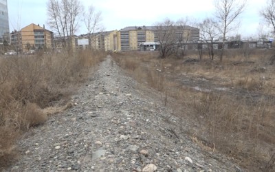 Свалку на Авиаторов в Абакане убрали строители