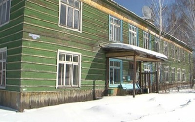 В Саяногорске семью из аварийного дома переселили в никуда