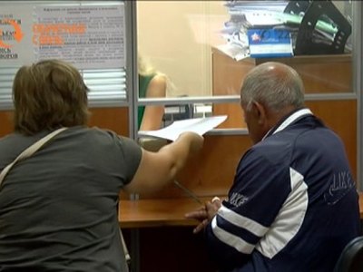 Считается ли приемный родитель работающим пенсионером?
