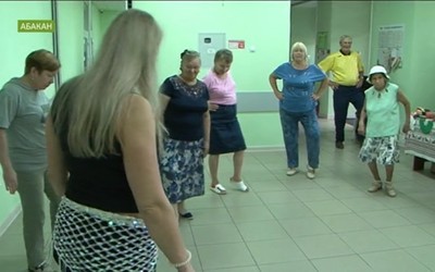 Пенсионеры Абакана осваивают восточные танцы