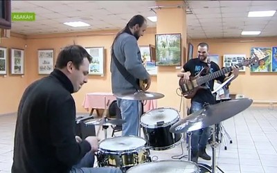 В Абакане прошёл художественный мастер-класс под аккомпанемент джаза