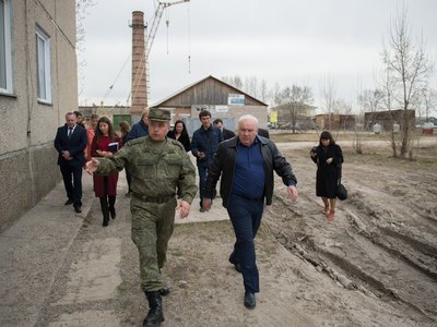Военные строят в Абакане сквер и автопарковку