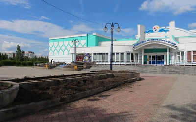 Крыльцо Дворца молодёжи в Абакане отремонтируют к октябрю