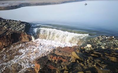 Порыв дамбы уничтожил 6 га сельскохозяйственных земель в Хакасии