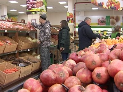 Накрыть новогодний стол в России стало дороже на 200 рублей